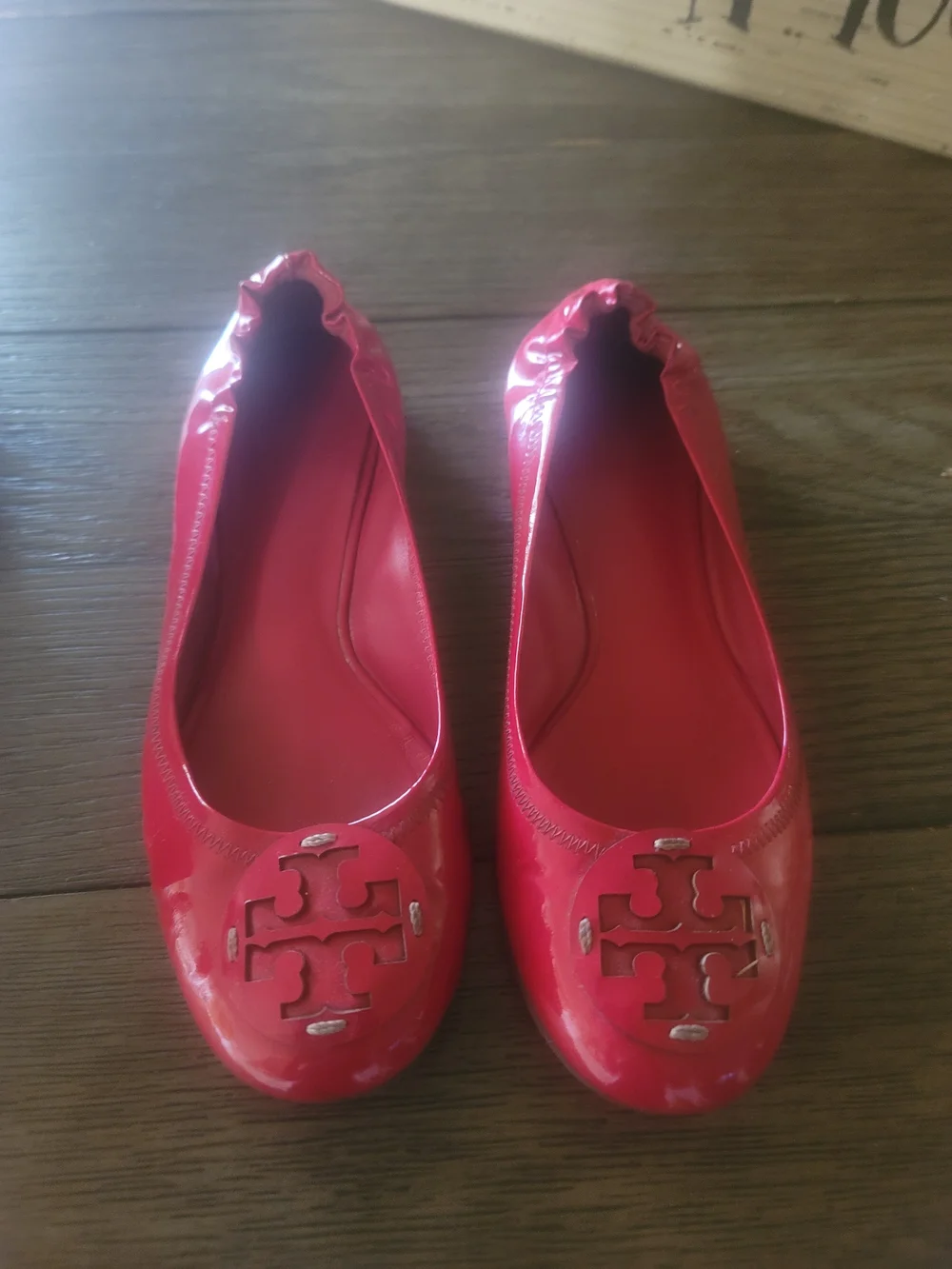 Tory Burch Red Patent Leather Logo Ballet Flats - Picture 5 of 5